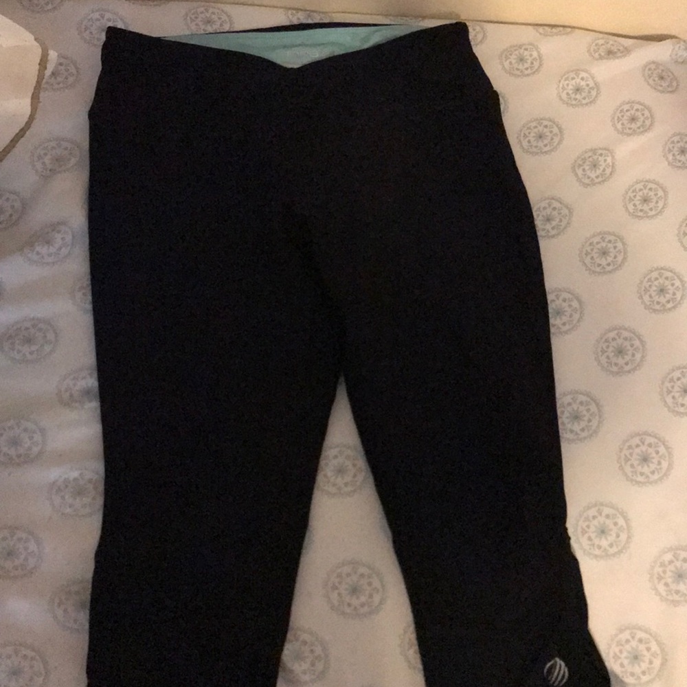 Black cropped leggings